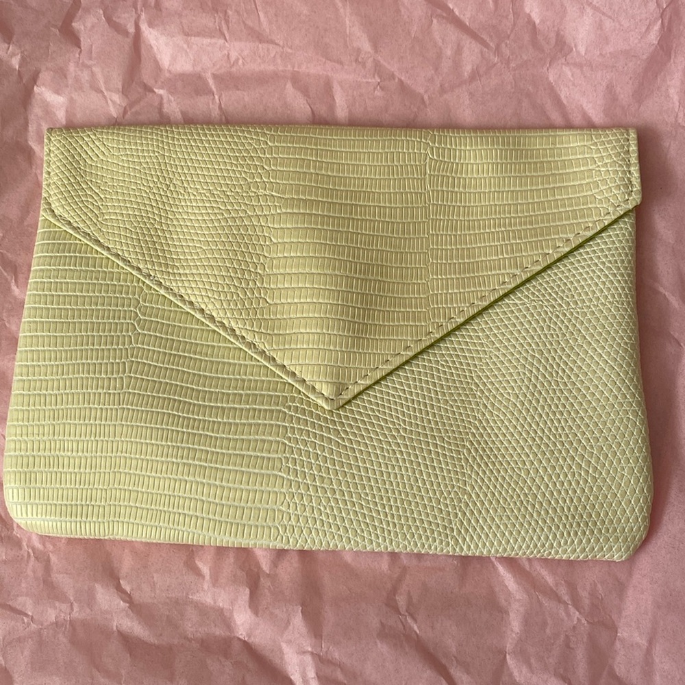 Ipsy glam bag beige snake skin with lime green inside